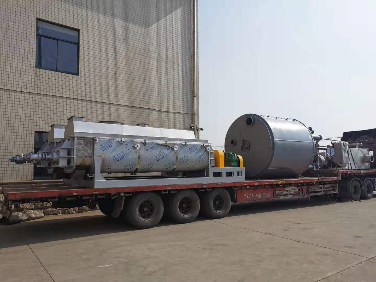 5月18日，JYS-150型漿葉干燥機與PLG-200型盤式干燥機發(fā)貨！